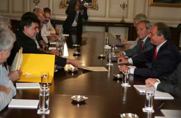 Διορθωτικό ποσό και ελάχιστο εγγυημένο εισόδημα ζήτησε η ΑΔΕΔΥ από τον πρωθυπουργό