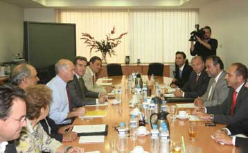 Mε το προεδρείο του ΣΒΒΕ συναντήθηκε ο Γ.Παπανδρέου εν όψει ΔΕΘ