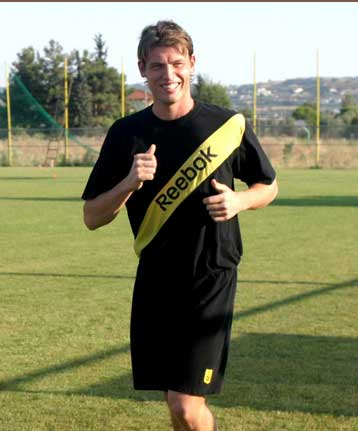 Νοκ-άουτ και o Μπατιόν από το ματς του Αρη με τη Σλάβεν