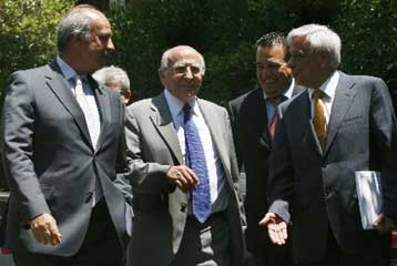 Η κυβέρνηση υποβαθμίζει -για μία ακόμα φορά- τα σενάρια πρόωρων εκλογών