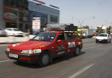 Ολοκληρώθηκε ο αγώνας δρόμου Λονδίνο-Αθήνα με τηγανόλαδο