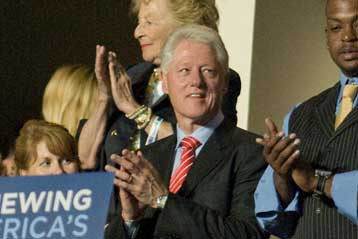 Το ενωτικό μήνυμα του Μπιλ Κλίντον αναμένουν οι Δημοκρατικοί