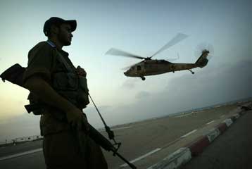 Αγνωστοι άνοιξαν πυρ εναντίον στρατιωτικού ελικοπτέρου στον νότιο Λίβανο