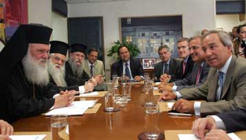 Με τον υπουργό Οικονομίας συναντήθηκε ο αρχιεπίσκοπος Ιερώνυμος