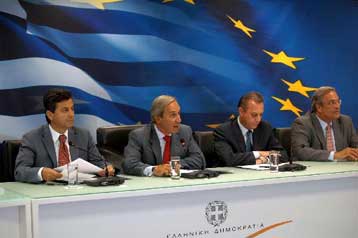 Εν μέσω αντιδράσεων κατατέθηκε στη Βουλή το φορο-νομοσχέδιο