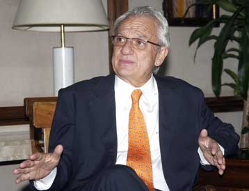 Aπάντηση Χατζηγάκη στα περί επιλεκτικής διαβίβασης υποθέσεων στη Βουλή