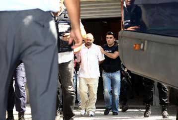 Και για απόπειρα ανθρωποκτονίας κατηγορείται ο Βασίλης Παλαιοκώστας