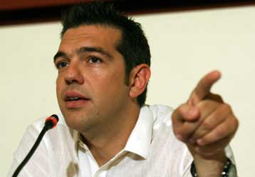 Φορολογική επιδρομή επί δικαίων και αδίκων κατήγγειλε ο Αλ.Τσίπρας