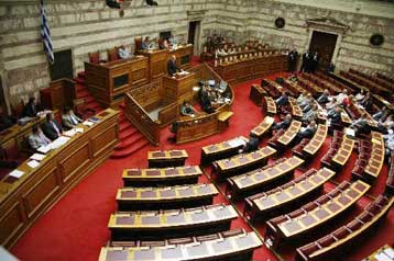 Κόντρα στη Βουλή με αφορμή τις προτάσεις του ΠΑΣΟΚ για τις πυρόπληκτες περιοχές