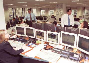 Έως 43 δισ. ευρώ θα δανειστεί φέτος το Δημόσιο για να αυξήσει τα δημόσια έσοδα