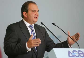 Νέο πακέτο φόρων σε καύσιμα, ποτά, ακίνητα το φθινόπωρο