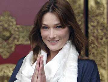 Τραγούδια από τον τρίτο δίσκο της θα παρουσιάσει η Κάρλα Μπρούνι στο BBC