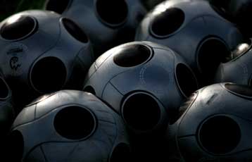 Ήττες για τις «νεοφώτιστες», πρώτη νίκη της Πόρτσμουθ, ηγέτης ο Φαν Πέρσι