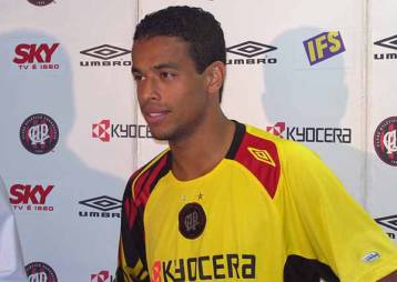 Ο Πανσερραϊκός συμφώνησε με τον Βραζιλιάνο επιθετικό Μασέντο