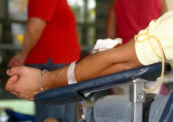 Ηλικιωμένη γυναίκα μολύνθηκε με τον ιό HIV, πιθανότατα από μετάγγιση