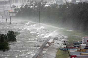 Εξασθενημένος χτύπησε τη Νέα Ορλεάνη ο κυκλώνας «Γκούσταβ»