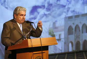 Ενόχληση Χριστόφια για το τουρκοκυπριακό εμπόδιο λίγο πριν τις απευθείας συνομιλίες