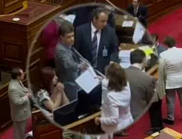 Νοθεία στη συνταγματική αναθεώρηση καταγγέλλει το ΠΑΣΟΚ