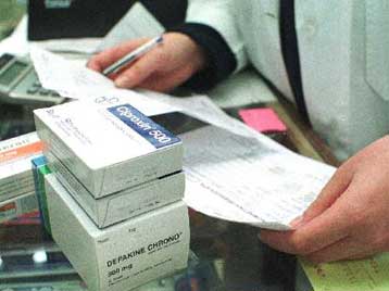 Στη ρύθμιση των χρεών προς τα φαρμακεία προχωρά το υπουργείο Απασχόλησης