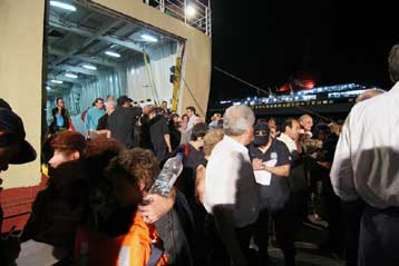 Στην προβλήτα του λιμανιού της Φολεγάνδρου προσέκρουσε το πλοίο «Αρσινόη»