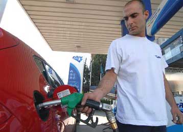 Ελεύθερες οι τιμές στα καύσιμα μετά τον τερματισμό του πλαφόν