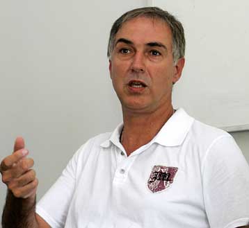 «Εξαντλείται η υπομονή μας» δήλωσε ο Λεώνης σχετικά με τον Χοφ