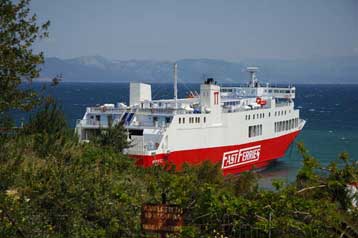 Δεμένο στη Μύκονο παραμένει το «Θεολόγος Π» λόγω βλάβης