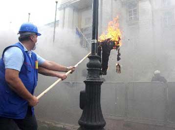 Επεισόδια και 741 συλλήψεις στο ποδοσφαιρικό ντέρμπι της Βαρσοβίας