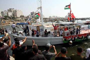 Φθάνει στον Πειραιά το σκάφος που έσπασε τον αποκλεισμό της Γάζας