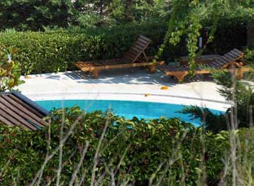 Πνιγμένοι σε ιδιωτική πισίνα στη Βάρη βρέθηκαν δύο παιδιά και ο πατέρας τους