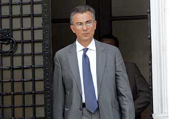 Αρνείται η κυβέρνηση ότι υπήρξε «βαθύ λαρύγγι» για την επίμαχη ψηφορία στη Βουλή