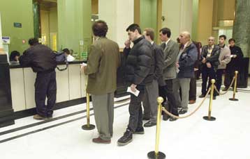 Με τη δήμευση των «ακίνητων» λογαριασμών εκατομμύρια ευρώ θα εισρεύσουν στο Δημόσιο