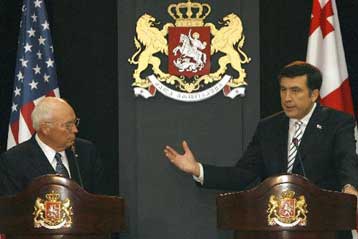 Πολιτική στήριξη Τσένι στη Γεωργία και σκληρή επίθεση στη Ρωσία