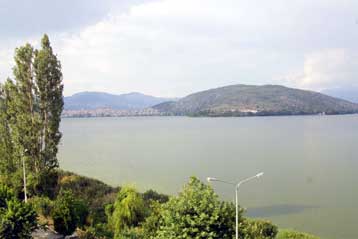 Σήμα κινδύνου για την παρακμή της λίμνης της Καστοριάς