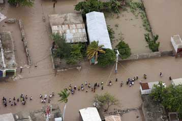 Δεκάδες τα θύματα από το πέρασμα των κυκλώνων στην Καραϊβική