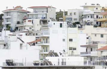 Συμβόλαια ακινήτων χωρίς προκαθορισμένες αμοιβές ζητά από την Ελλάδα η ΕΕ