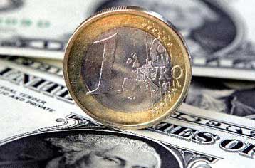 Στο χαμηλότερο επίπεδο του 11μήνου, κάτω από τα 1,43 δολάρια, υποχωρεί το ευρώ