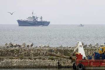 Στο λιμάνι του Πότι κατέπλευσε αμερικανικό πολεμικό πλοίο με ανθρωπιστική βοήθεια