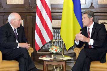 «Χτίζοντας» κοινό μέτωπο κατά της Ρωσίας ο Ντικ Τσένι στηρίζει την Ουκρανία