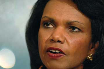 Στη Λιβύη η Κοντολίζα Ράις θέτοντας τέλος στην αμοιβαία εχθρότητα δεκαετιών