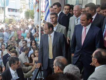 Ανασχηματισμός και πρόωρες κάλπες στα «πηγαδάκια» των υπουργών εντός ΔΕΘ