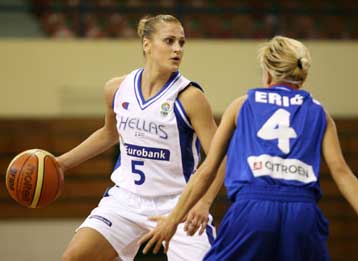 Ηττήθηκε από τη Σερβία αλλά παραμένει πρώτη στον όμιλο η Εθνική γυναικών