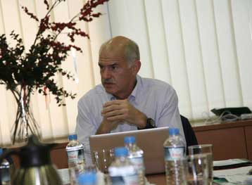 Ο πολιτικός χρόνος της κυβέρνησης έχει εκπνεύσει, τονίζει ο Γ.Παπανδρέου