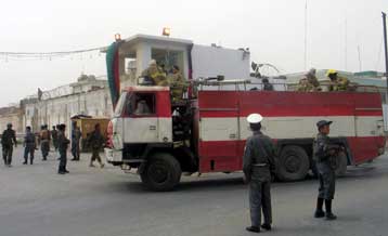 Οκτώ νεκροί από διπλή επίθεση αυτοκτονίας στο αρχηγείο της αστυνομίας στην Κανταχάρ