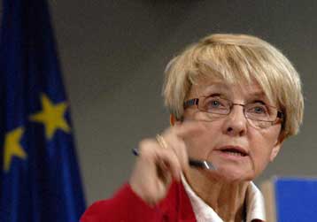 Στην Αθήνα η αρμόδια επίτροπος της ΕΕ για την Περιφερειακή Πολιτική Ντανούτα Χούμπνερ