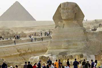 Τα περιστέρια κατατρώνε τη Σφίγγα της Αιγύπτου