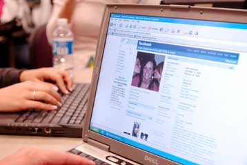 «Facebook για κατασκόπους» λανσάρουν η CIA και το FBI