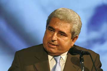 Αντιπαράθεση Χριστόφια-Χρυσόστομου για το Κυπριακό και την Παιδεία