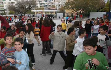 Αλλοιωμένα και ληγμένα τρόφιμα «κυκλοφορούν» στα κυλικεία των σχολείων