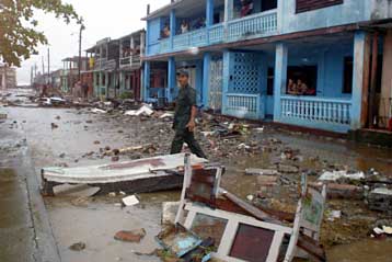 Σοβαρά προβλήματα από το πέρασμα του κυκλώνα Αικ στην Κούβα